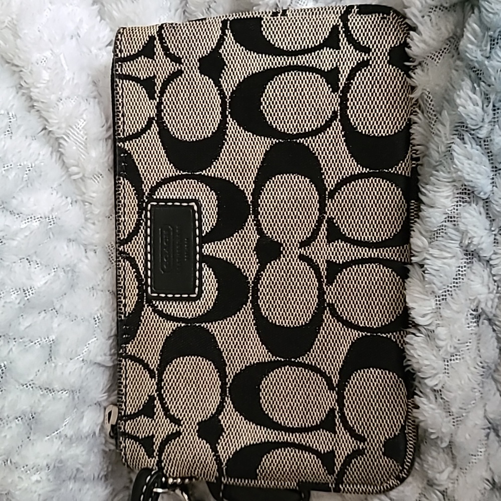 Coach Leather ware monogram wristlet tan/gray black